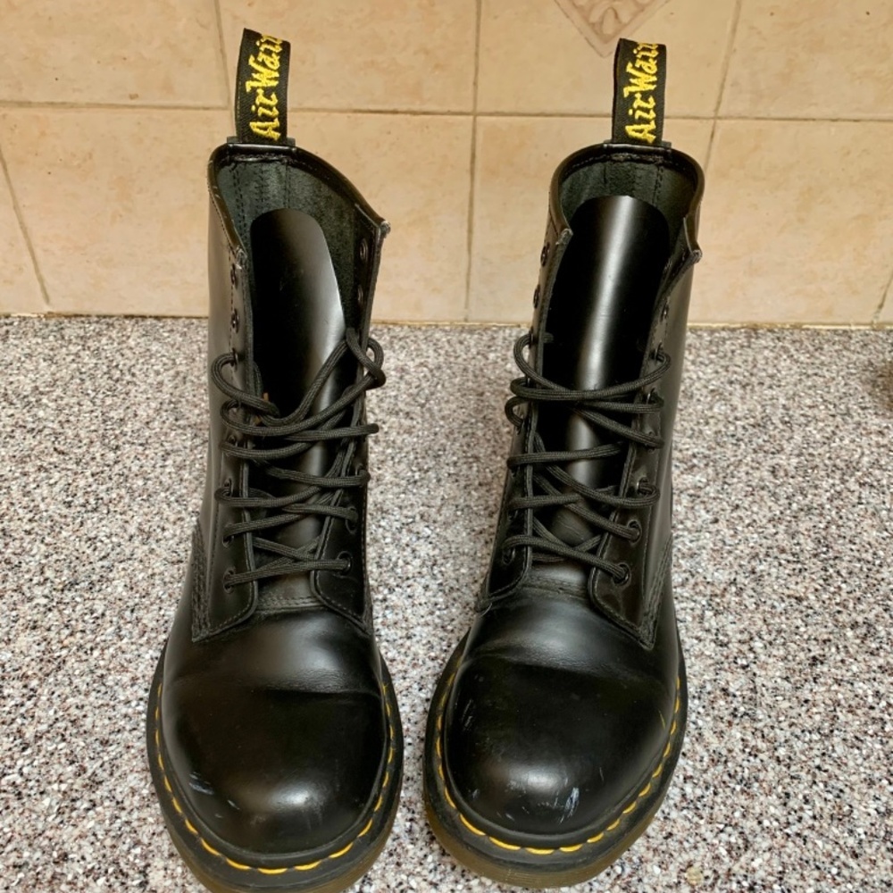 1460 Smooth Black Doc Martens